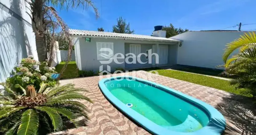 Ótima casa com piscina e quiosque! de frente para avenida, em nova tramandaí!