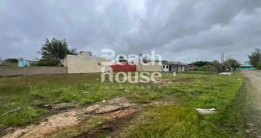 Terreno próximo ao mar, com possibilidade de comprar os lotes ao lado!