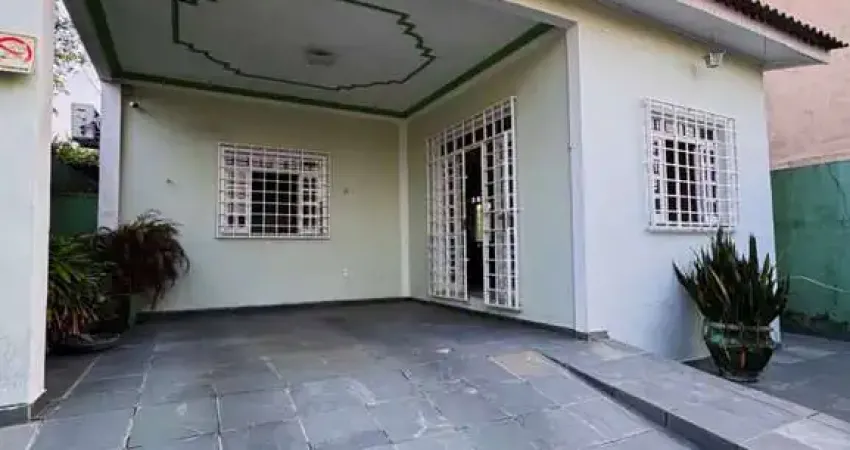 Casa com 4 quartos à venda na Rua Rua Afonso Arinos, 44, Flores, Manaus