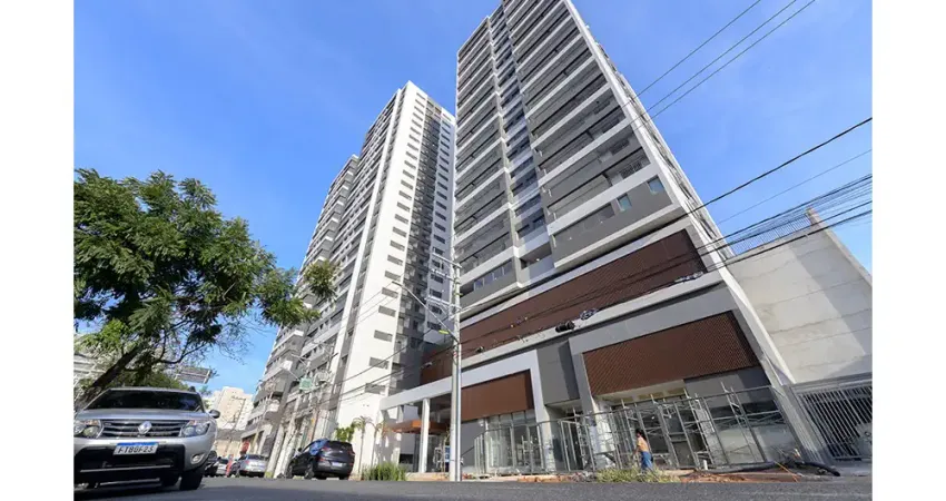 Lindo apartamento com varanda gourmet c/ churrasqueira a carvão.