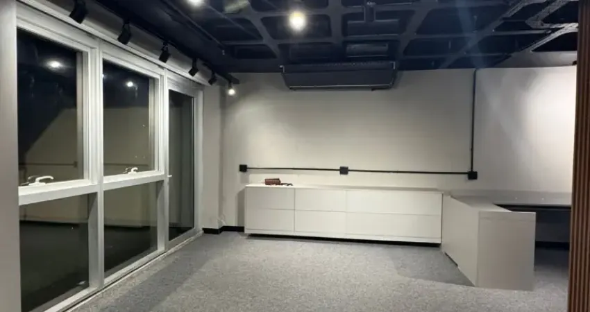 Sala comercial no centro metropolitano, barra, pronta para uso