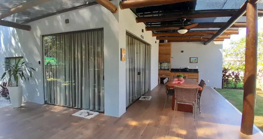 Vendo casa de 03 quartos (02 suites) em condominio em praia do forte.