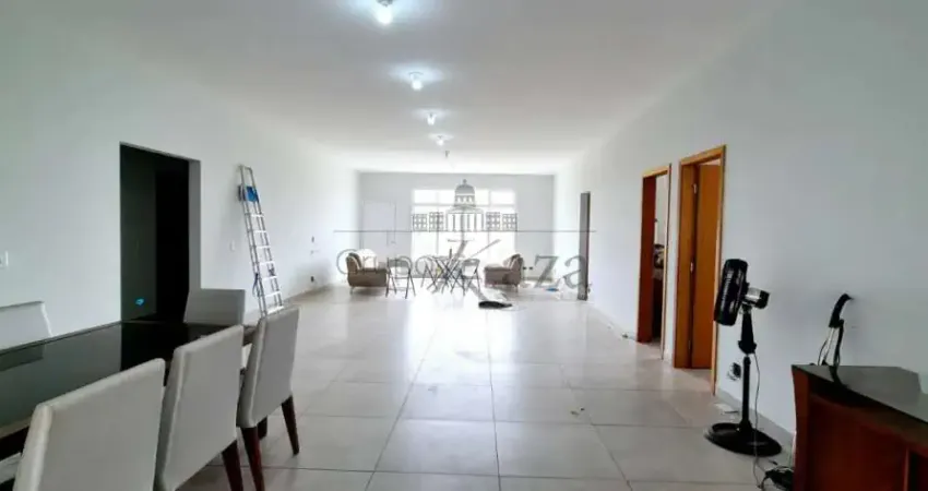 Linda casa 375m² - com 3 suítes, escritório, área gourmet, piscina, 6 vagas