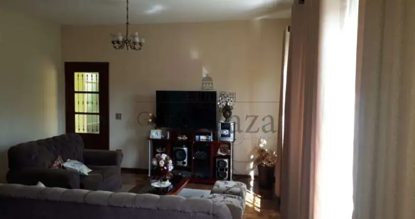 Casa com 4 quartos à venda na Avenida Rui Barbosa, Jardim Bela Vista, São José dos Campos