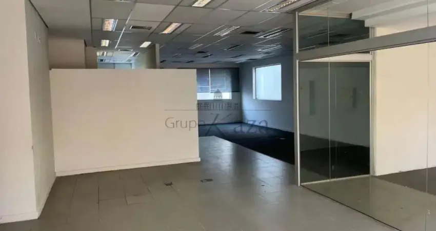 Casa comercial para alugar na Avenida Presidente Juscelino Kubitschek, Vila Industrial, São José dos Campos