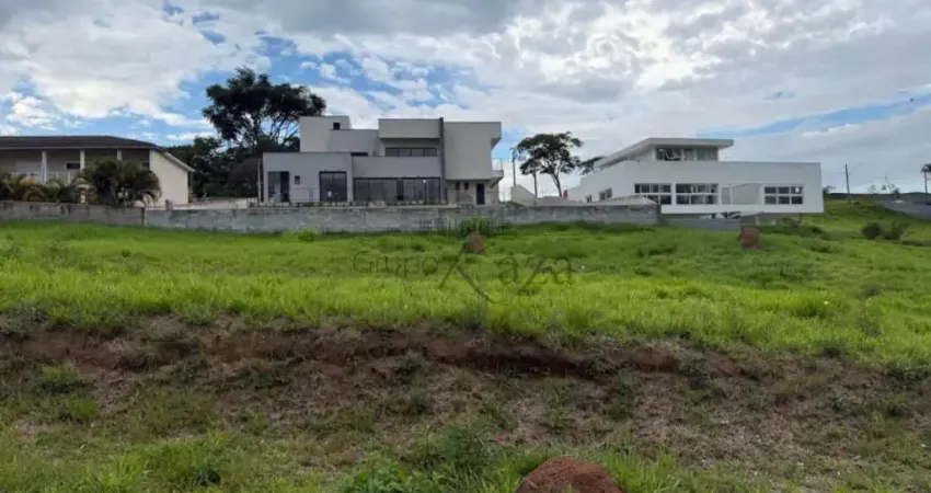 Oportunidade - Terreno em Condomínio - Condomínio Colinas do Parahyba - 1.303,07m²