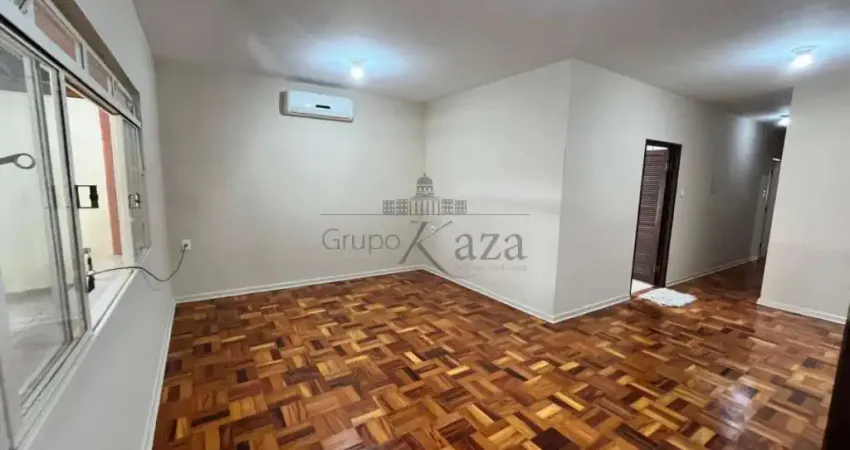 Oportunidade - Casa Residencial - Parque Industrial - 4 Dormitórios - 254m²