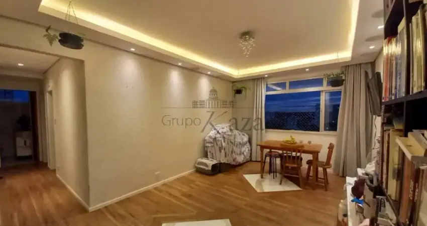 Oportunidade - Apartamento - Centro - Edifício Jerônimo Carnevalli - 2 Dormitórios - 97m².