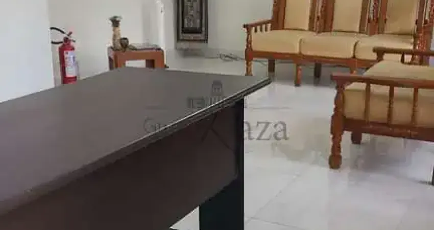 Casa com 6 quartos para alugar na Rua Dom Pedro II, Centro, Jacareí