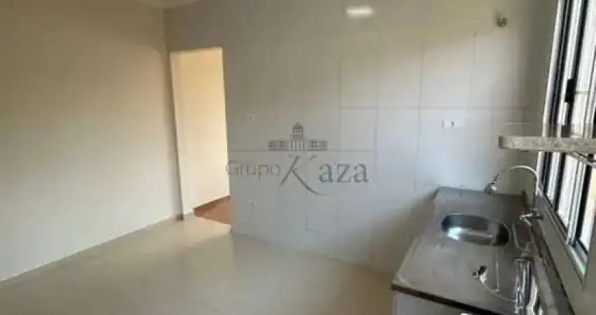 Oportunidade - Casa Térrea - Parque Santo Antônio - 2 Dormitórios - 70m².