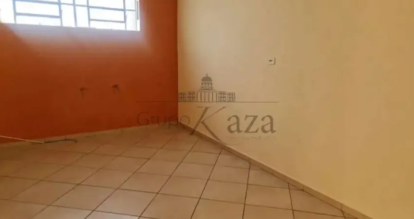 Casa com 2 quartos para alugar na Rua Amim José, Centro, Jacareí
