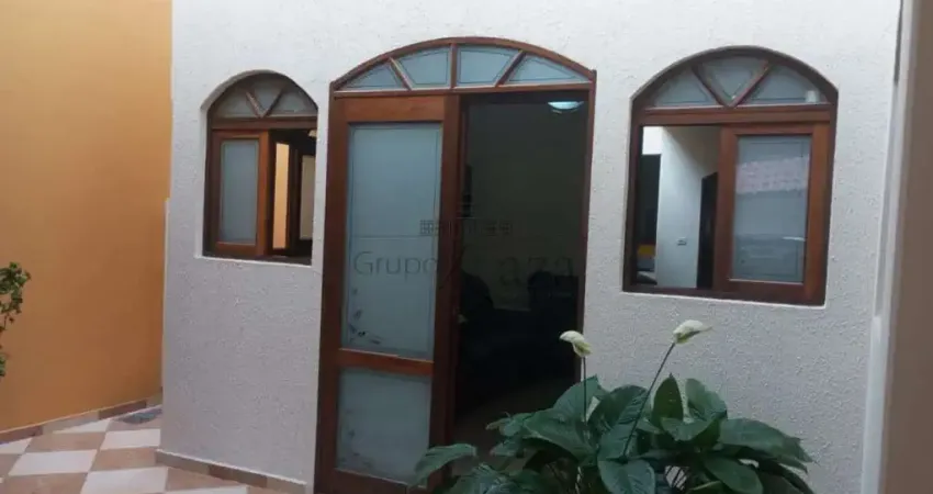 Casa - Sobrado - Jardim do Vale - Jacareí - 3 Dormitórios - 284m²