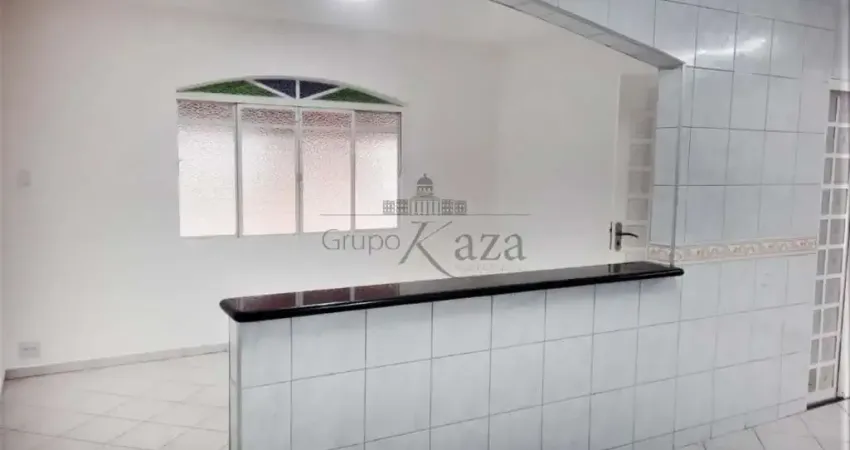 Oportunidade - Casa - Conjunto Residencial Trinta e Um de Março - 3 Dormitórios - 120m².