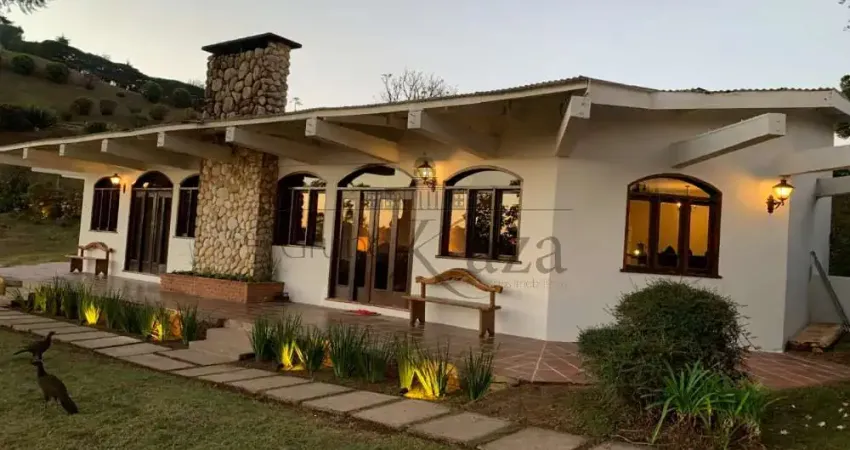 Casa em condomínio - campos do jordão - condomínio pedra do fogo - 5 dormitórios - 266m².