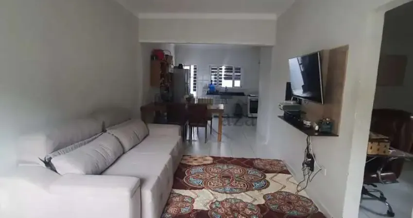 Casa com piscina - jardim interlagos - 3 dormitórios - 150m².