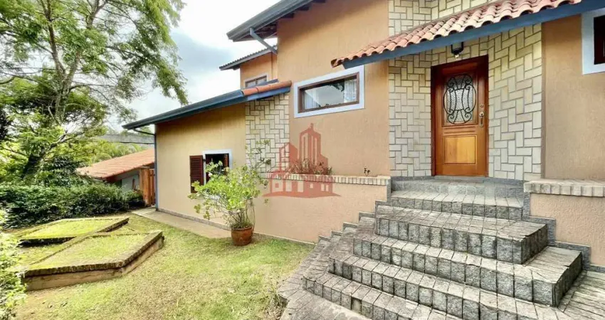 Linda casa com detalhes em tijolos aparentes e ótimos acabamentos.