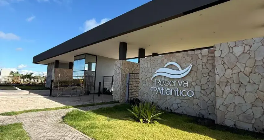 Condomínio fechado de alto padrão localizado na praia do francês.️