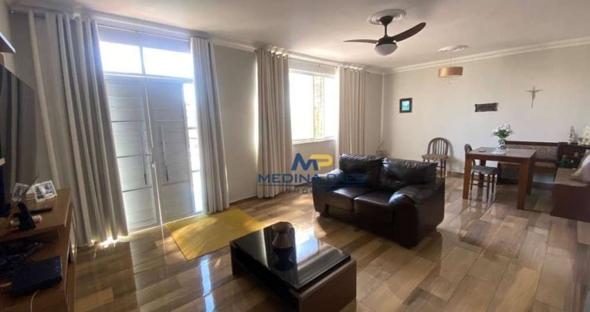 Casa com 4 dormitórios à venda por R$ 550.000,00 - Centro - São Gonçalo/RJ