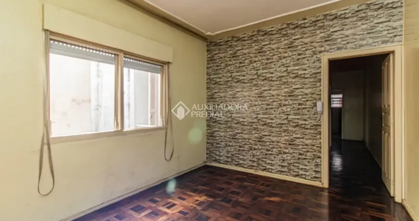 Amplo apartamento de 2 dormitórios com 2 banheiros no bairro cidade baixa