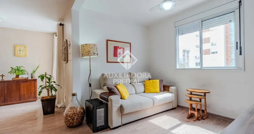 Apartamento de 3 dormitórios, transformado em 2  dormitórios com churrasqueira e 1 vaga escriturada