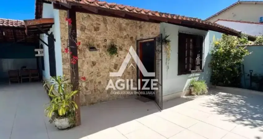 Casa linear 02 quartos com ótima área externa no bairro nova macaé