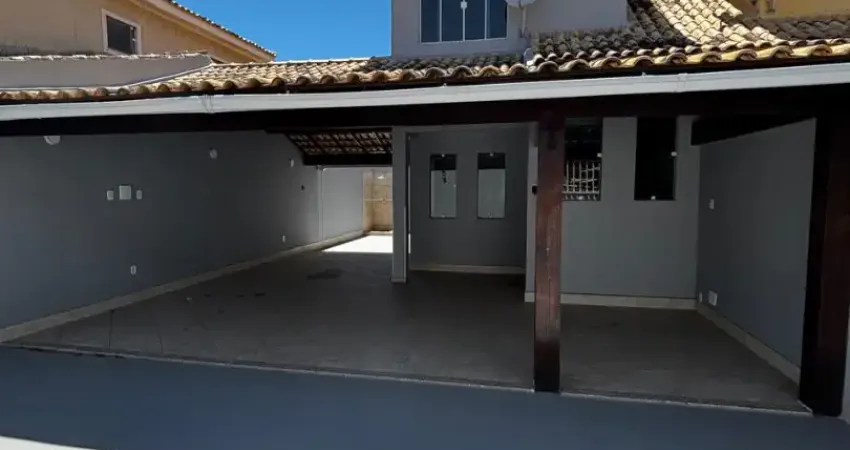 Casa duplex 02 quartos com muita área externa pertinho do shopping