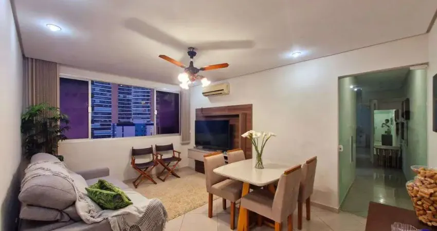 Apartamento com vaga demarcada e a uma quadra da praia do embaré, santos