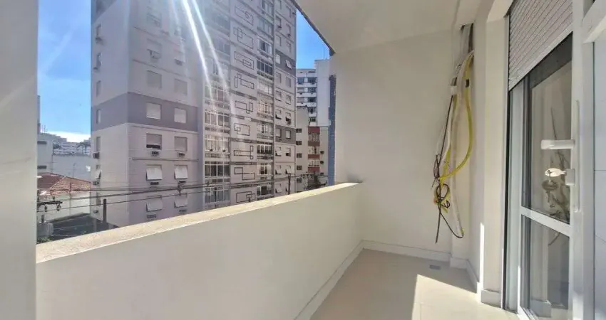 Apartamento modernizado a uma quadra da praia do boqueirão, santos
