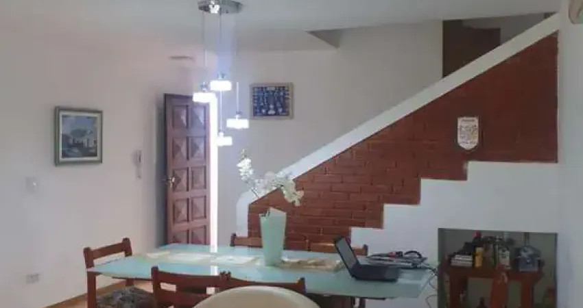 Casa de alto padrão em condomínio à venda em guarujá-sp, 3 quartos, 1 suíte, 2 salas, 3 banheiros e 3 vagas de garagem!