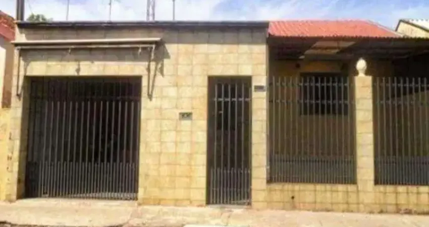 Casa à venda no centro de sumaré-sp: 3 quartos, 1 sala, 2 banheiros, 2 vagas de garagem. com casa nos fundos com entrada independente.
