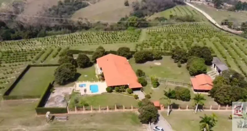 Sitio à venda em araçoiaba da serra-sp, com 9 quartos, 3 suítes, 4 salas, 8 banheiros e 13,70 hectares de área!