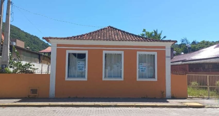 Casa Comercial ou Residencial em Sambaqui, Florianópolis/SC