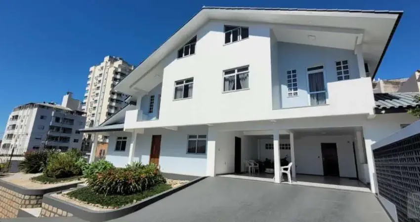 Casa com 4 quartos à venda na Servidão Passos Filho, 308, Barreiros, São José