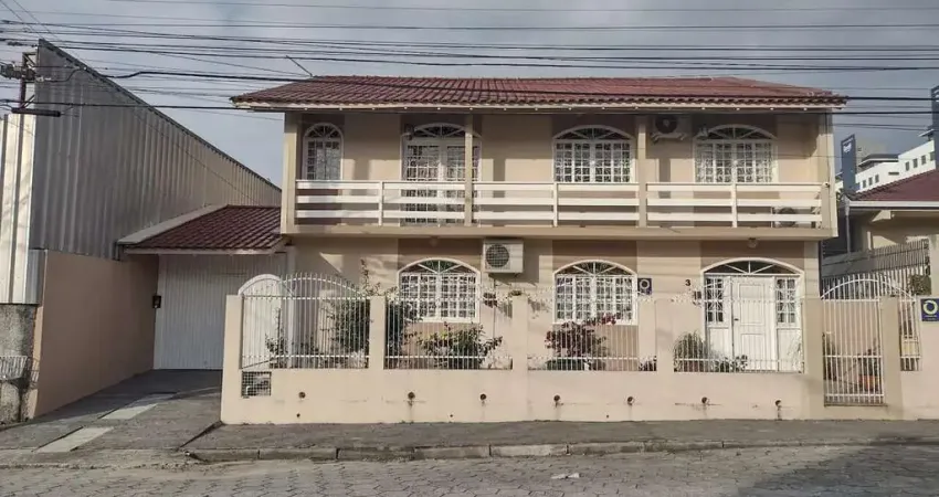 Casa com 5 quartos à venda no Roçado, São José 