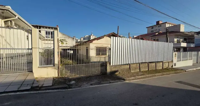 Terreno à venda na Rua Biase Faraco, Capoeiras, Florianópolis