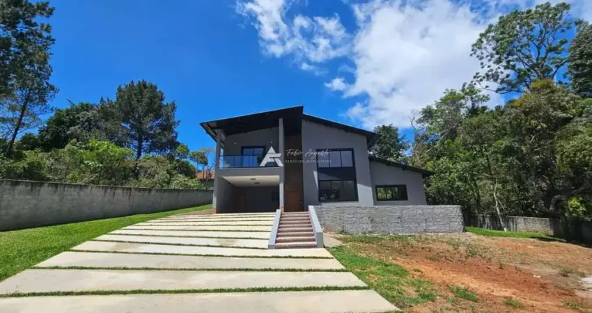 Casa contemporânea em campos do jordão - casa contemporânea cercada pela natureza em campos do jordão!