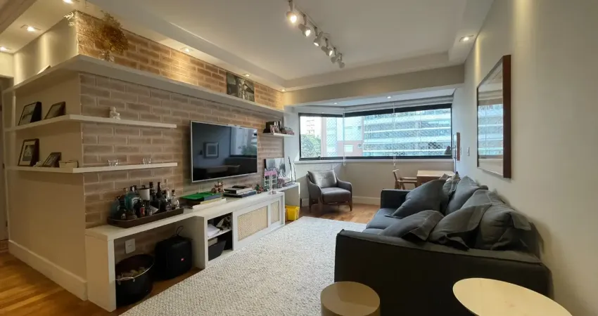 Lindo apartamento reformado de 3 dorms (1 suíte) e 2 vagas à venda na vila olímpia!