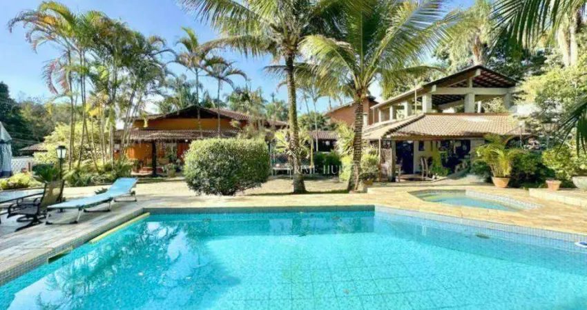 Linda casa térrea, avarandada e porteira fechada na fazendinha