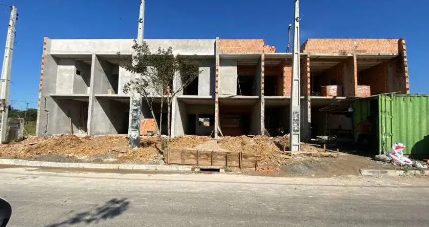 Sobrado altopadrão/2suítes/2vagas/88,67m2/fundos c/8,74mts/churrasqueira/vila nova - joinville.sc