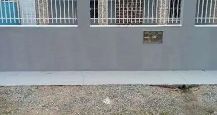 Linda casa c/piscina/3dorm/2bwc/3vagas/estudapermutaate 350mil/ubatuba sã francisco do sul sc