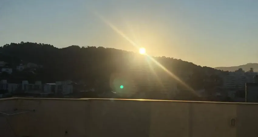 Cobertura com 03 dormitórios no nossa senhora do rosário em são josé.