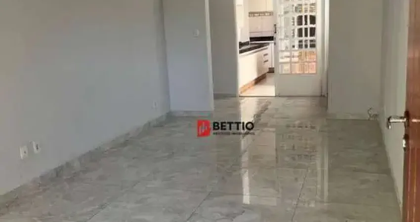 Casa em em condomínio fechado, excelente localização enfrente ao parque ecológico