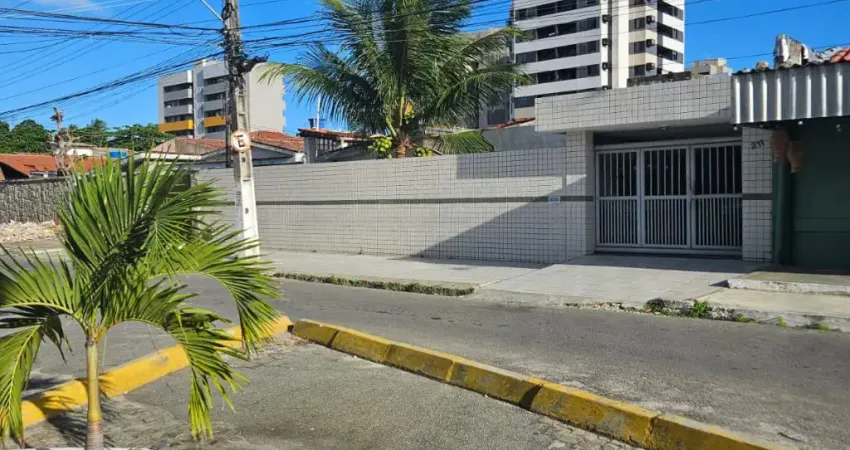 Vendo Casa em Jatiuca - 348m2, 04 quartos, 200mts da praia.