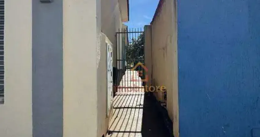 Casa com 3 dormitórios para locação, 165m² de aréa útil + 200m² de terreno por R$ 800/mês - Centro - Sertanópolis/PR