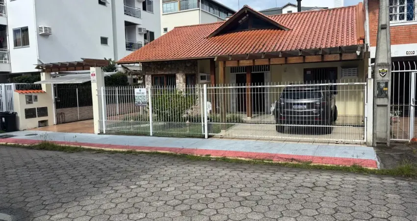 Pousada ou airbnb , você decide, a 100m do mar em canasvieiras!