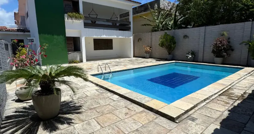 Casa totalmente solta, em terreno 12x30, com 4 quartos - sendo 2 suítes!!! apenas 400m da av. principal!!!