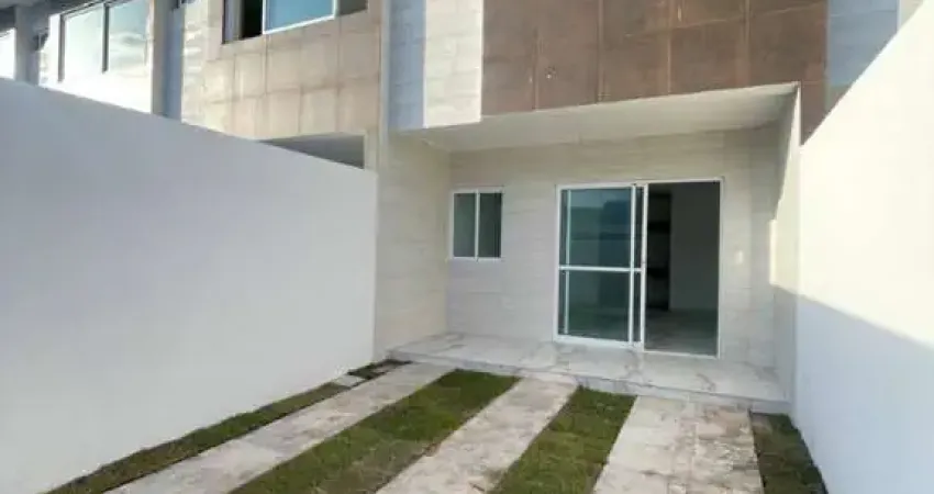 Casa duplex individual em bairro novo com 3 quartos sendo 1 suíte