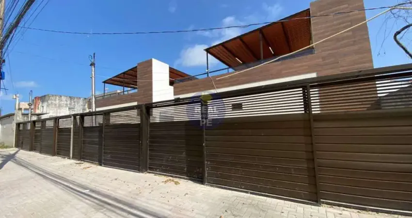 Casa de privê em pau amarelo, com área gourmet individual!!!