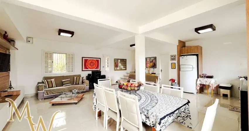 Sítio na Rasa – Um Refúgio Privativo com Três Residências e Muito Verde