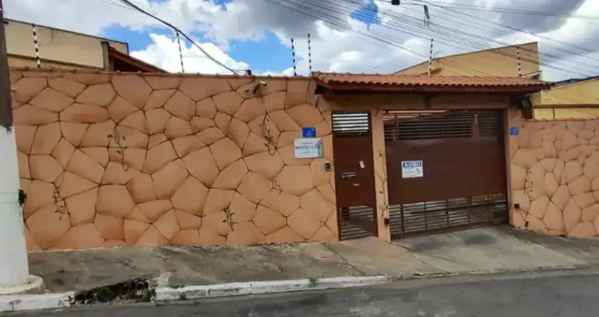 Linda casa em condomínio fechado em localização privilegiada no jardim das oliveiras